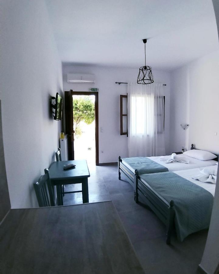 Mavrikou Helen Apartments 斯基罗斯岛 外观 照片