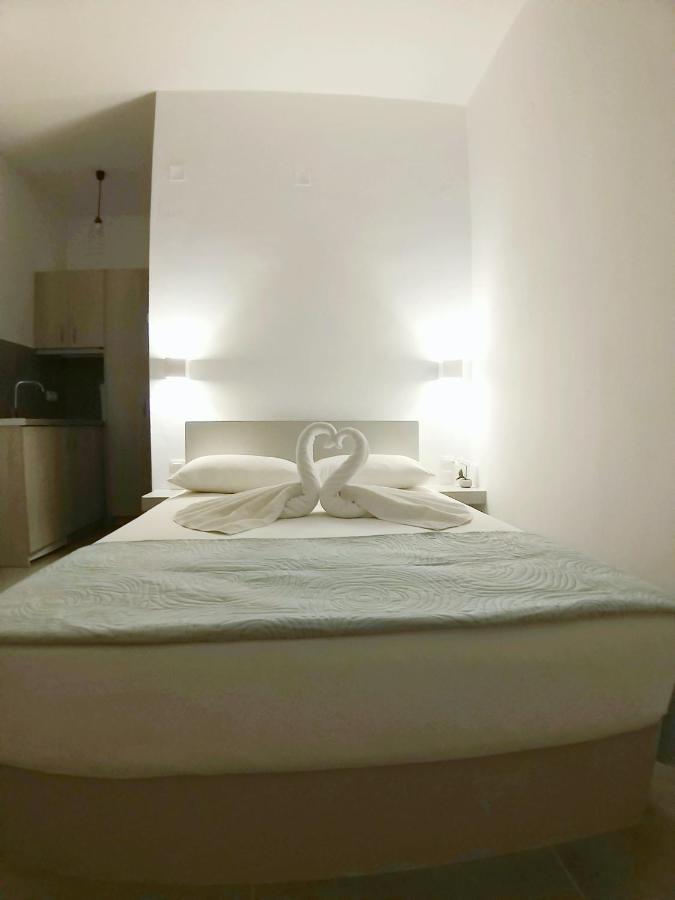 Mavrikou Helen Apartments 斯基罗斯岛 外观 照片